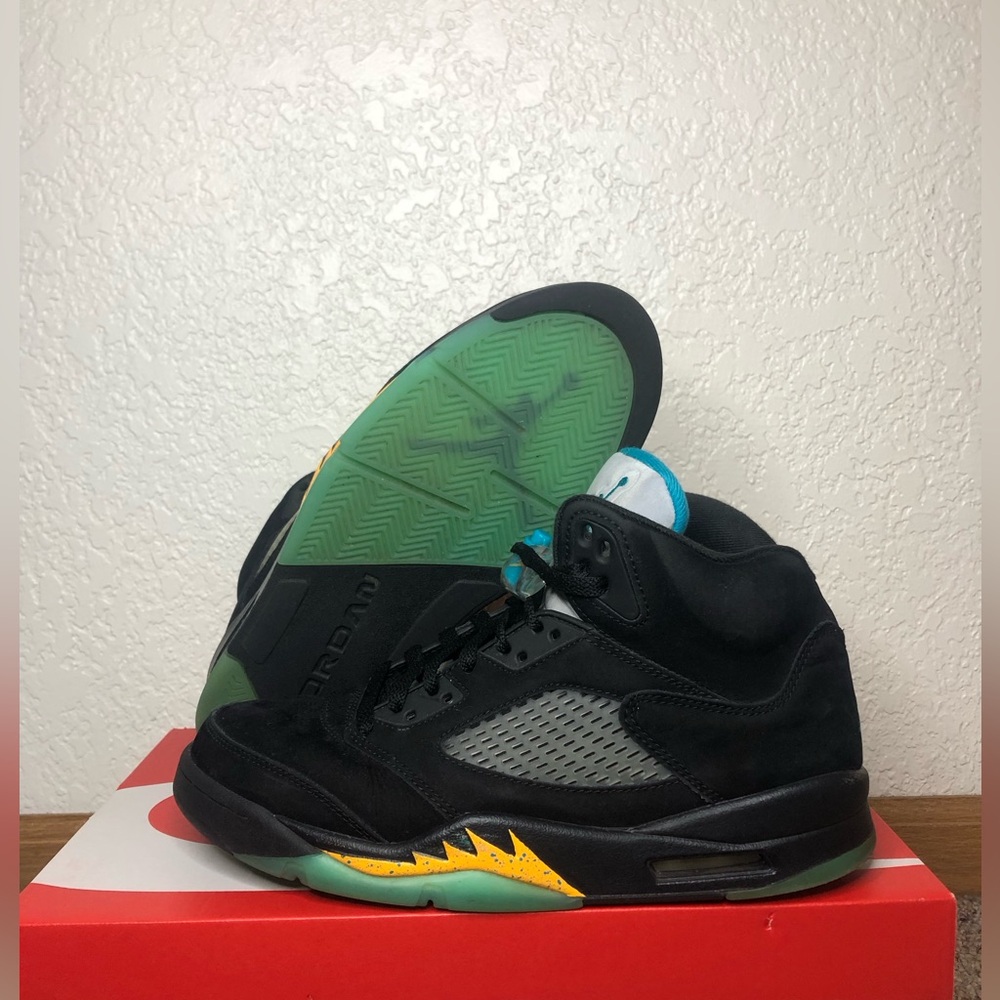 Size 9 - Jordan 5 Retro Aqua